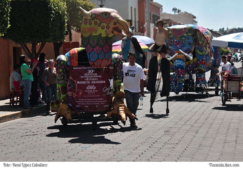 Desfile inagural del festival de titeres Tlaxcala 2015 - Foto