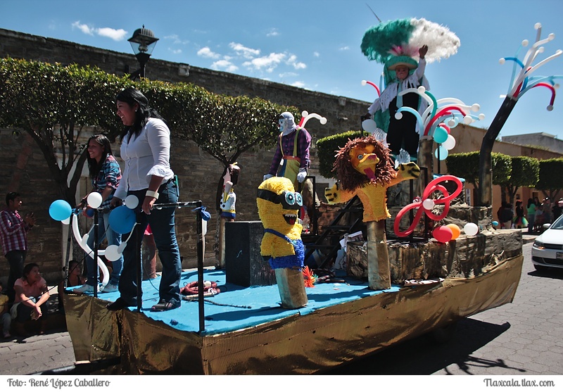Desfile inagural del festival de titeres Tlaxcala 2015 - Foto