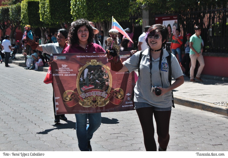 Desfile inagural del festival de titeres Tlaxcala 2015 - Foto