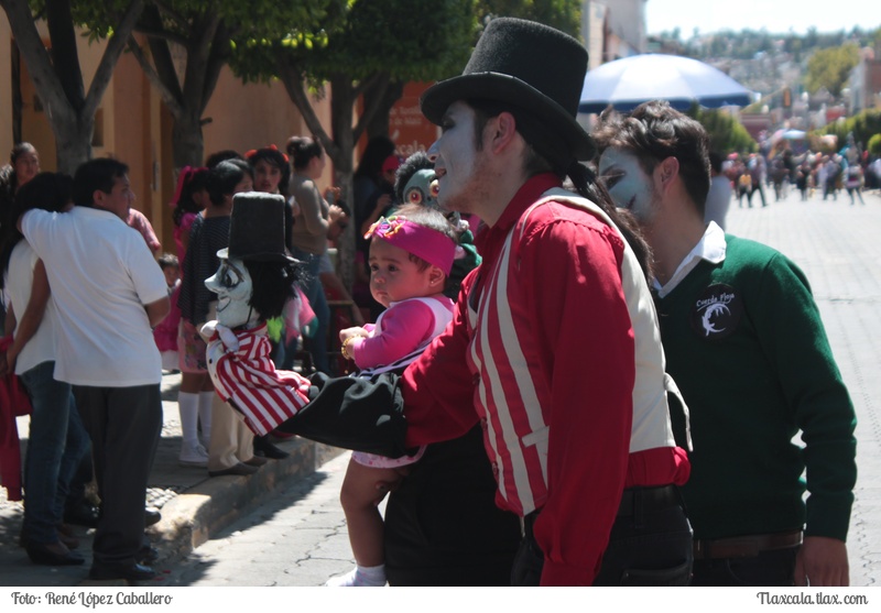 Desfile inagural del festival de titeres Tlaxcala 2015 - Foto