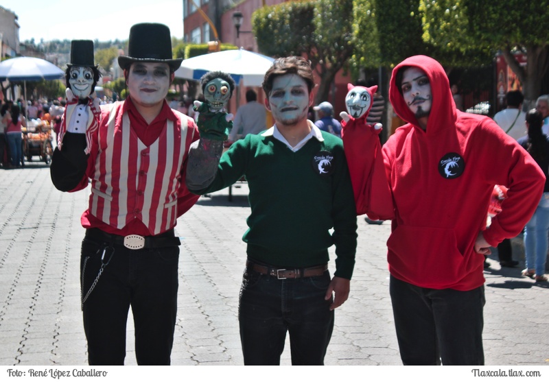 Desfile inagural del festival de titeres Tlaxcala 2015 - Foto