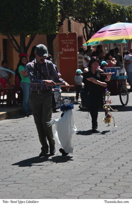 Desfile inagural del festival de titeres Tlaxcala 2015 - Foto
