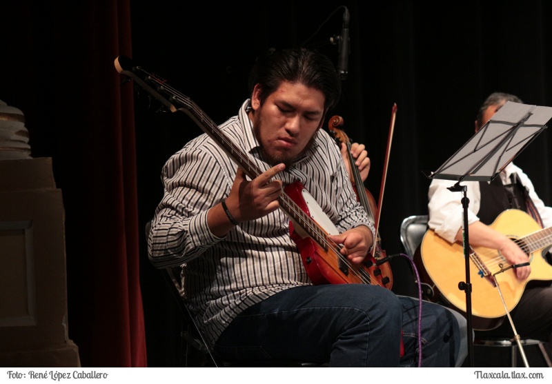 Troveras y Otras Rolas. de la FES Zaragoza-UNAM en el teatro Xicohtencatl - Foto
