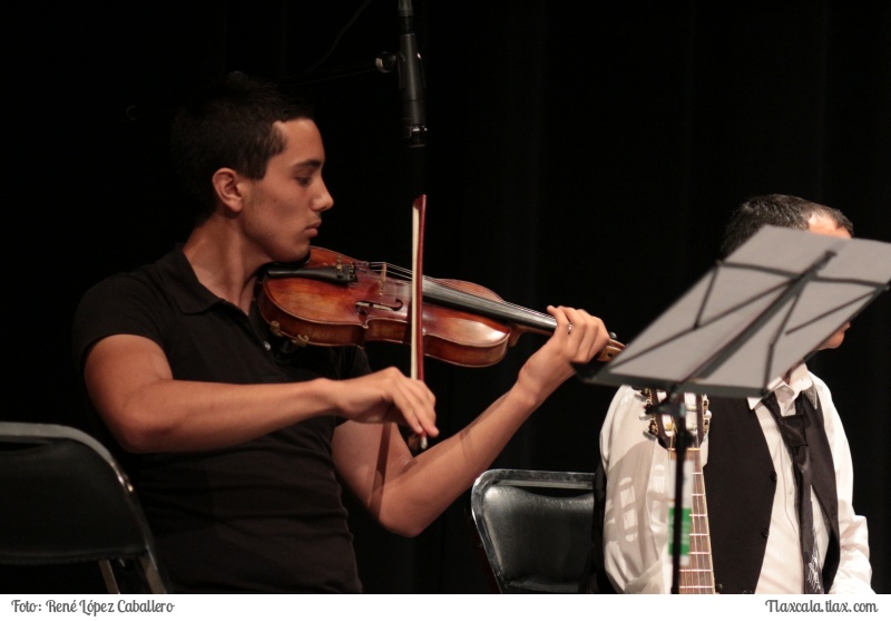 Troveras y Otras Rolas. de la FES Zaragoza-UNAM en el teatro Xicohtencatl - Foto