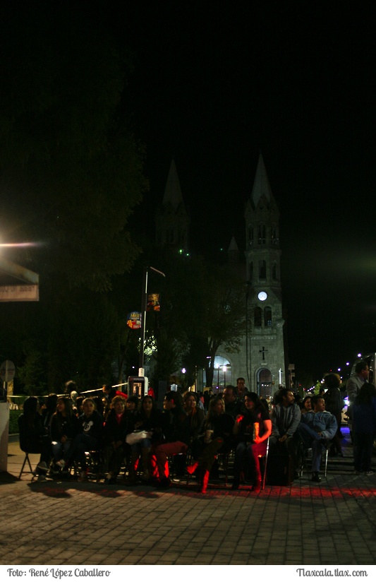 Obra de Teatro &quot;Tiradero a Cielo Abierto&quot; en el Zocalo de Apizaco - Foto