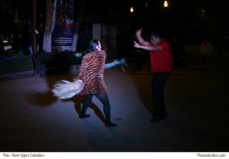 Obra de Teatro &quot;Tiradero a Cielo Abierto&quot; en el Zocalo de Apizaco - Foto