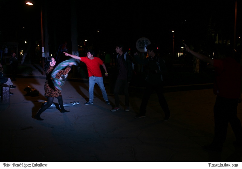 Obra de Teatro &quot;Tiradero a Cielo Abierto&quot; en el Zocalo de Apizaco - Foto