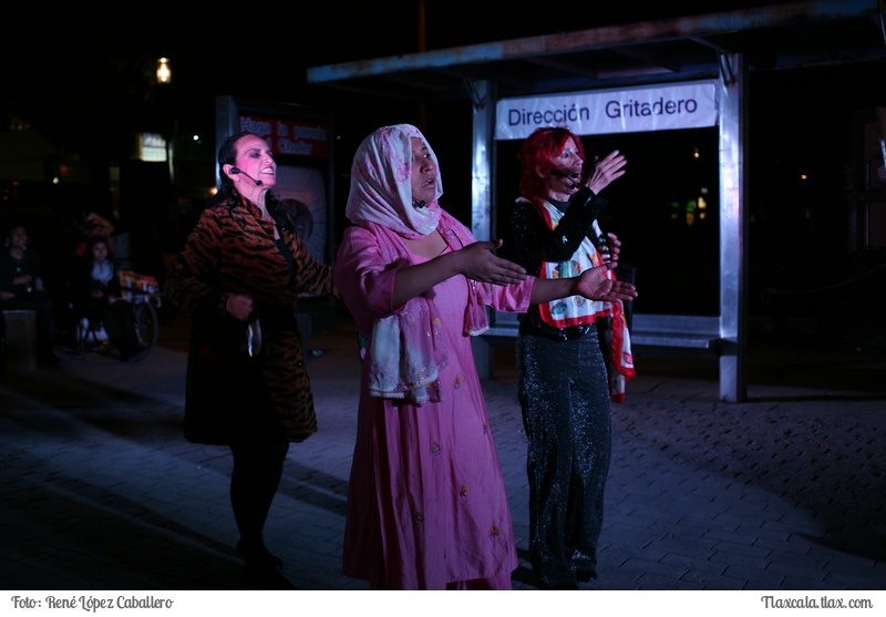 Obra de Teatro &quot;Tiradero a Cielo Abierto&quot; en el Zocalo de Apizaco - Foto