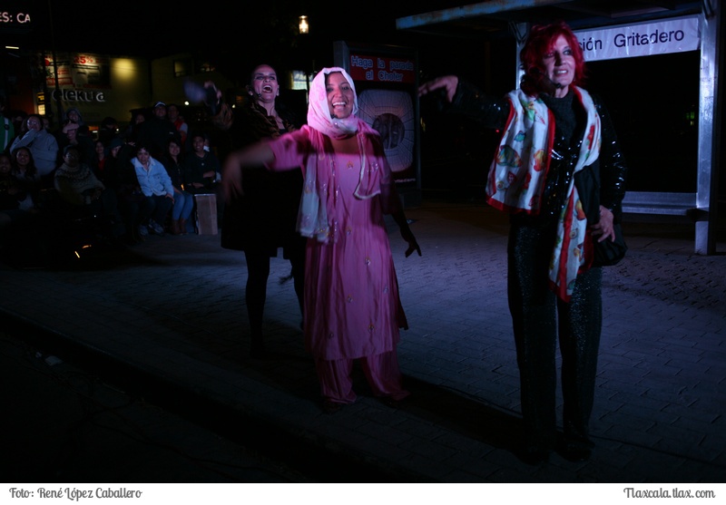 Obra de Teatro &quot;Tiradero a Cielo Abierto&quot; en el Zocalo de Apizaco - Foto