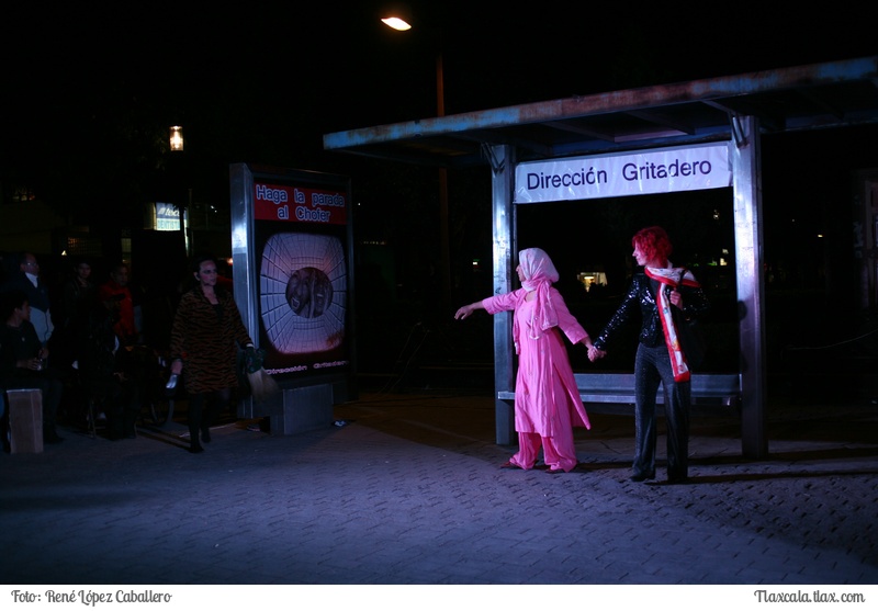 Obra de Teatro &quot;Tiradero a Cielo Abierto&quot; en el Zocalo de Apizaco - Foto