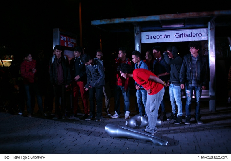 Obra de Teatro &quot;Tiradero a Cielo Abierto&quot; en el Zocalo de Apizaco - Foto