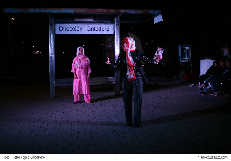 Obra de Teatro &quot;Tiradero a Cielo Abierto&quot; en el Zocalo de Apizaco - Foto