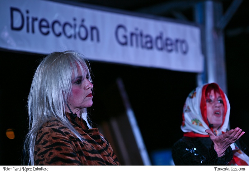 Obra de Teatro &quot;Tiradero a Cielo Abierto&quot; en el Zocalo de Apizaco - Foto