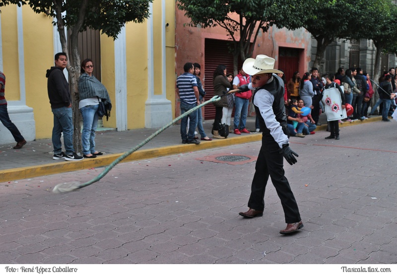 Desfile inagural del festival de titeres rosete aranda 2016 - Foto