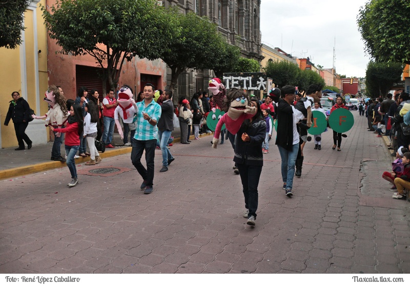 Desfile inagural del festival de titeres rosete aranda 2016 - Foto