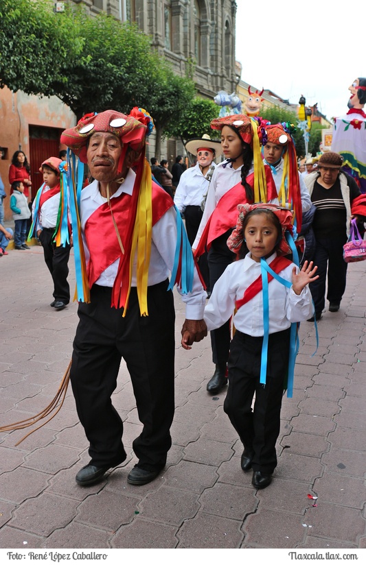 Desfile inagural del festival de titeres rosete aranda 2016 - Foto