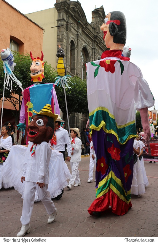 Desfile inagural del festival de titeres rosete aranda 2016 - Foto