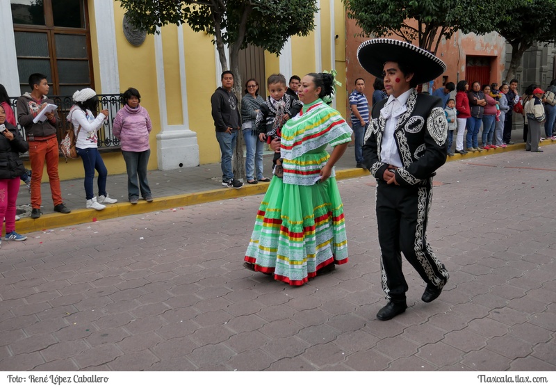 Desfile inagural del festival de titeres rosete aranda 2016 - Foto