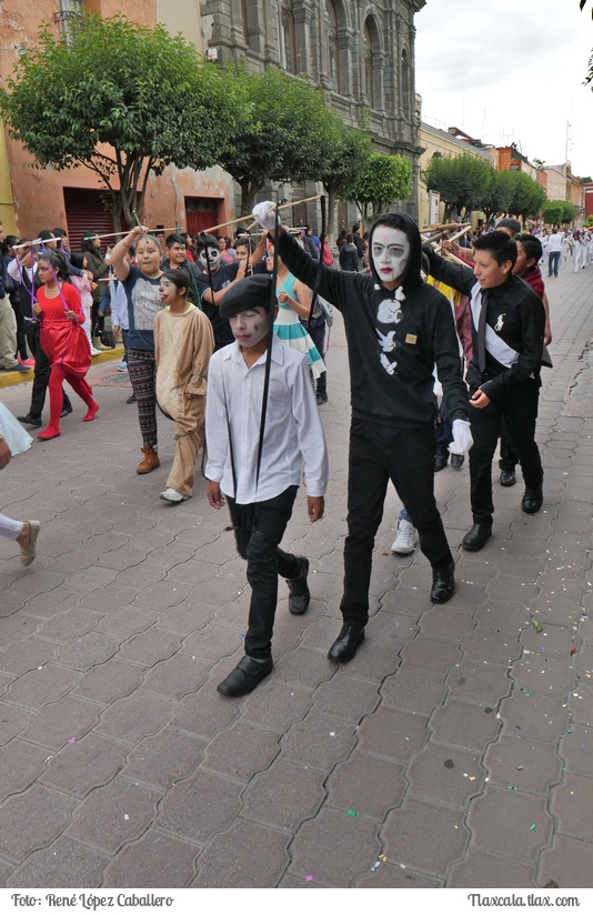Desfile inagural del festival de titeres rosete aranda 2016 - Foto