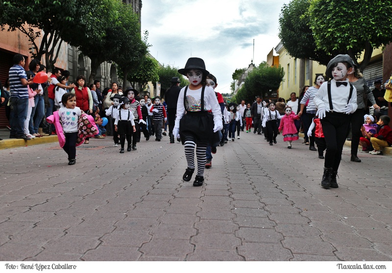 Desfile inagural del festival de titeres rosete aranda 2016 - Foto