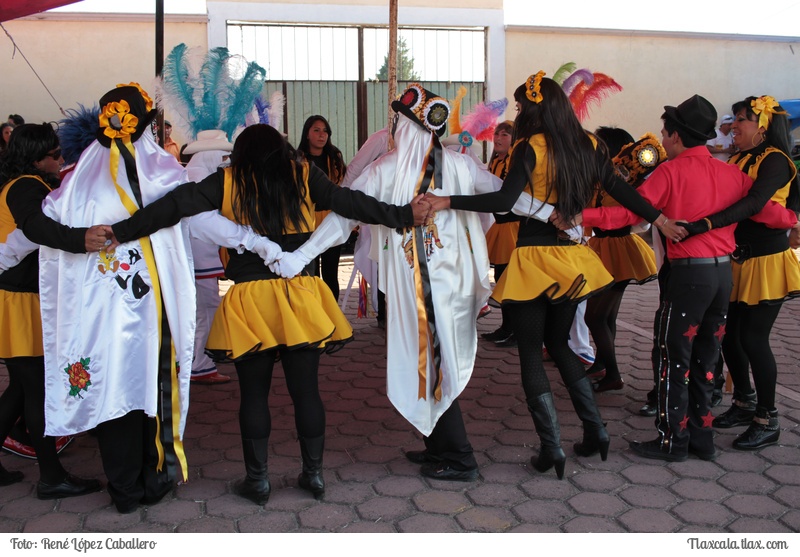 Camada Playboy de Santa Cruz Techachalco en el remate de carnaval Ixtacuixtla 2016 - Foto