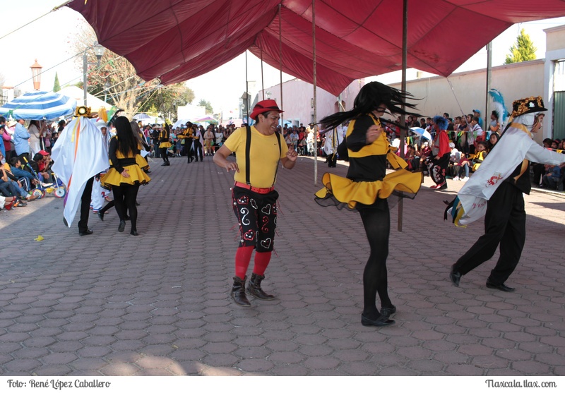 Camada Playboy de Santa Cruz Techachalco en el remate de carnaval Ixtacuixtla 2016 - Foto