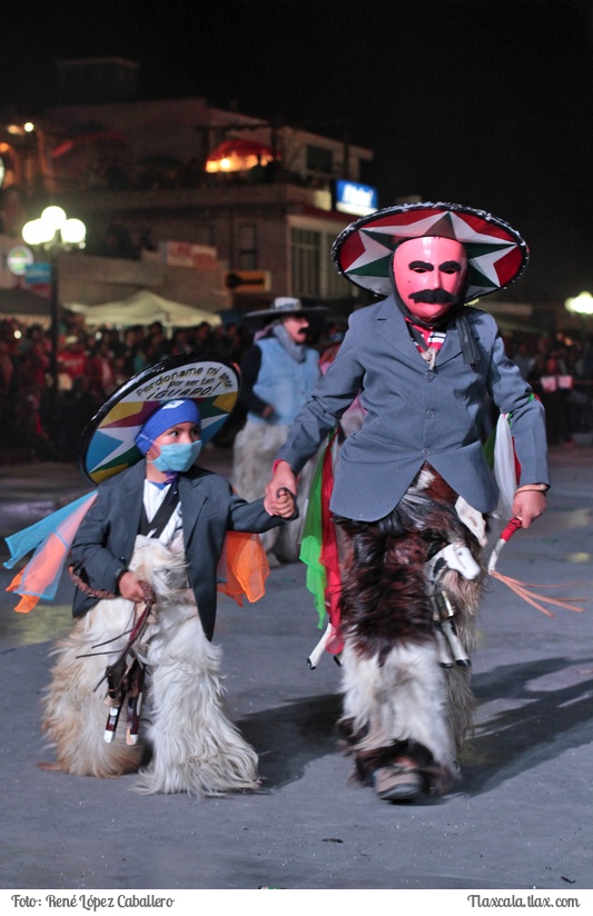 Chivarrudas en el remate de Carnaval Xicohtzinco 2016 - Foto