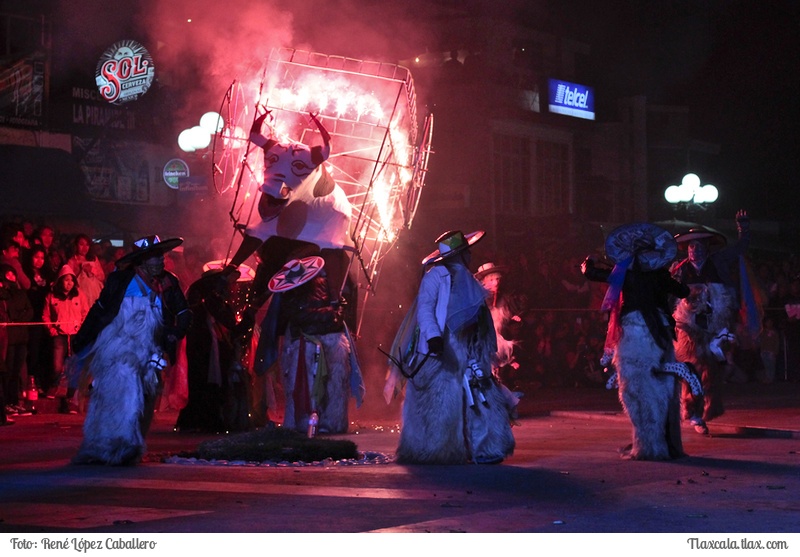 Chivarrudas en el remate de Carnaval Xicohtzinco 2016 - Foto