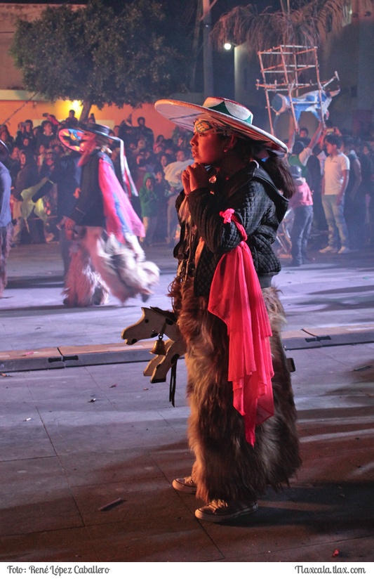 Chivarrudas en el remate de Carnaval Xicohtzinco 2016 - Foto