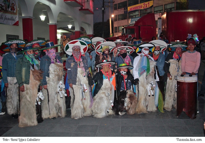 Chivarrudas en el remate de Carnaval Xicohtzinco 2016 - Foto