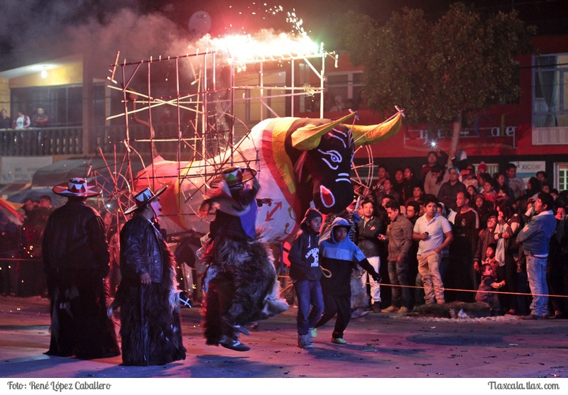 Chivarrudos en el remate de Carnaval Xicohtzinco 2016 - Foto