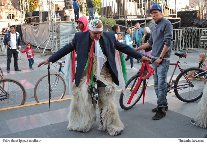 Chivarrudos en el remate de Carnaval Xicohtzinco 2016 - Foto