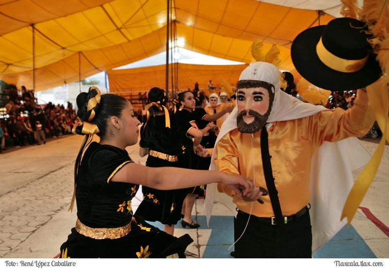 Camada Miraflores de Ocotln en el da del huehue Santa Ursula Zimatepec 2016 - Foto