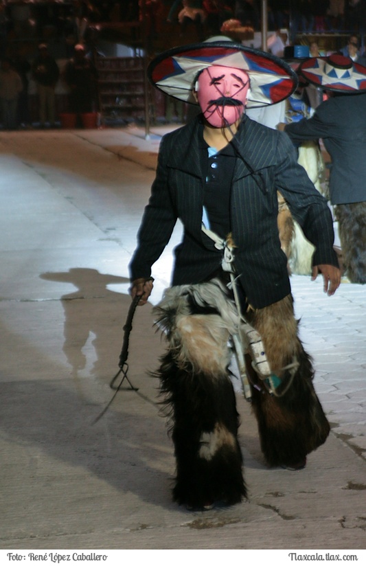Chivarrudos de Zacatelco en el da del huehue Santa Ursula Zimatepec 2016 - Foto
