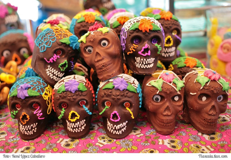 Vendedores de calaveritas, dia de muertos, en el mercado de Apizaco 2016 - Foto