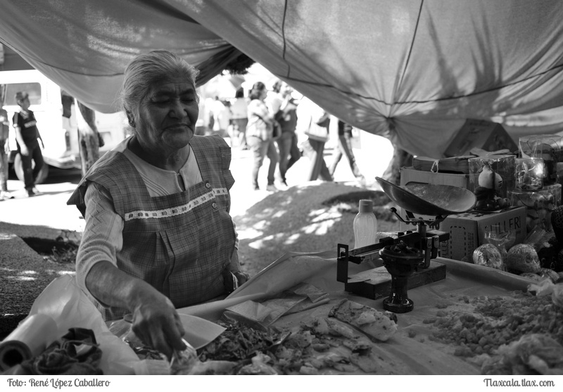 Vendedores de calaveritas, dia de muertos, en el mercado de Apizaco 2016 - Foto