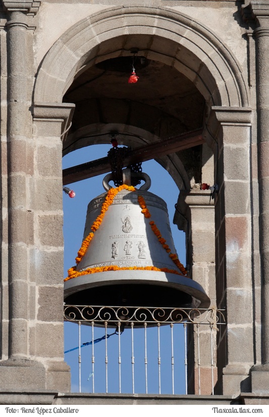Tradicional primera ofrenda en San Luis Teolocholco - Foto
