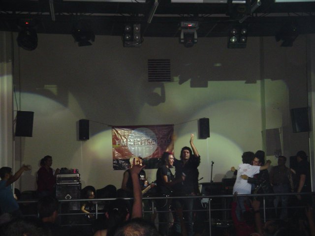 La Cantante Calva con Leonardo
