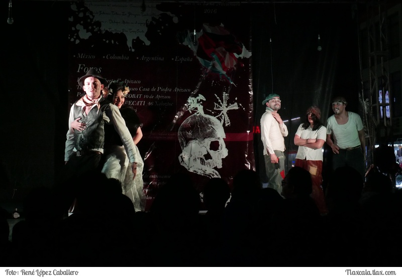 Obra de teatro &quot;Suea mexicano&quot; en el parque de la ciudad de Apizaco - Foto