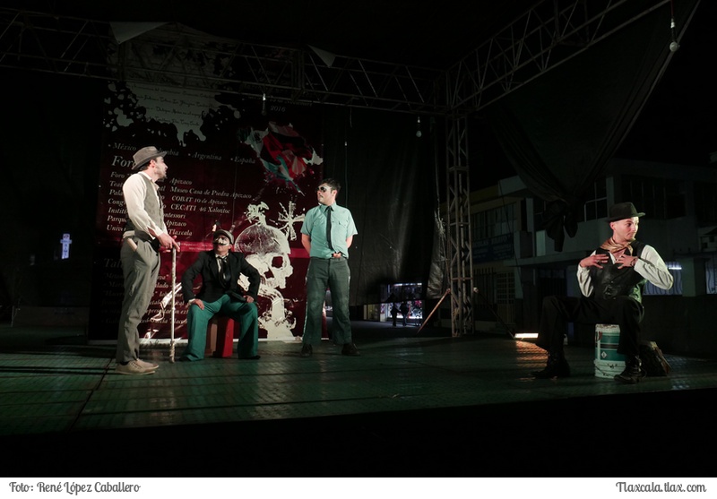 Obra de teatro &quot;Suea mexicano&quot; en el parque de la ciudad de Apizaco - Foto