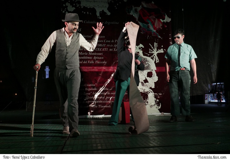 Obra de teatro &quot;Suea mexicano&quot; en el parque de la ciudad de Apizaco - Foto