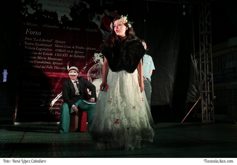 Obra de teatro &quot;Suea mexicano&quot; en el parque de la ciudad de Apizaco - Foto