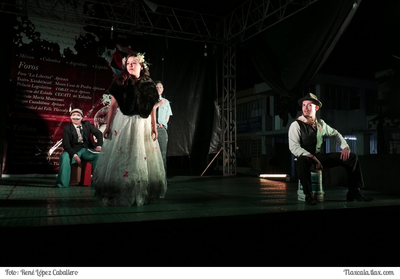 Obra de teatro &quot;Suea mexicano&quot; en el parque de la ciudad de Apizaco - Foto