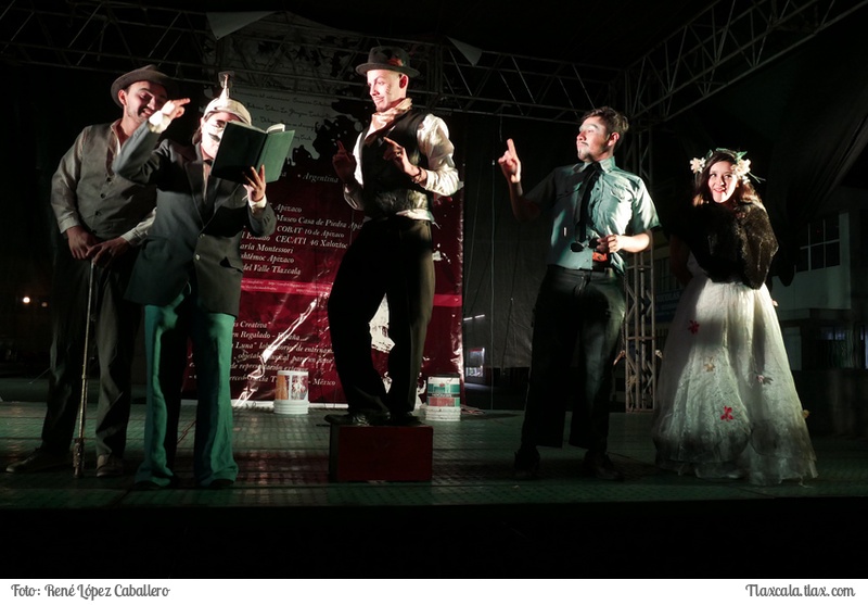 Obra de teatro &quot;Suea mexicano&quot; en el parque de la ciudad de Apizaco - Foto