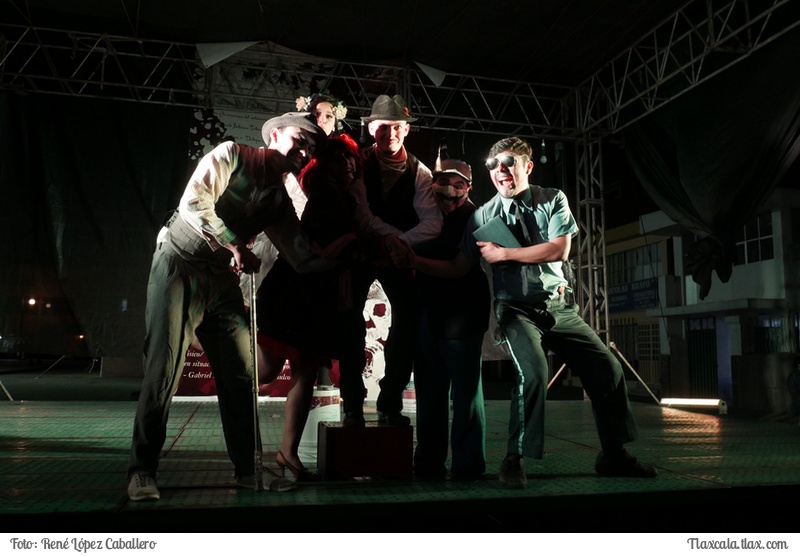 Obra de teatro &quot;Suea mexicano&quot; en el parque de la ciudad de Apizaco - Foto