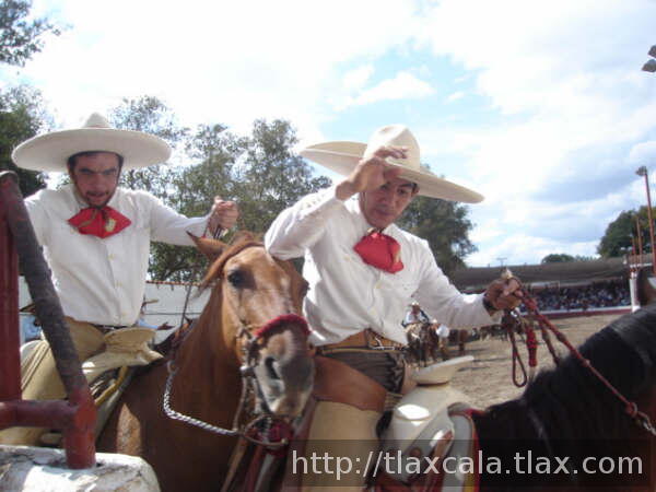 Manuel Dorantes coleando