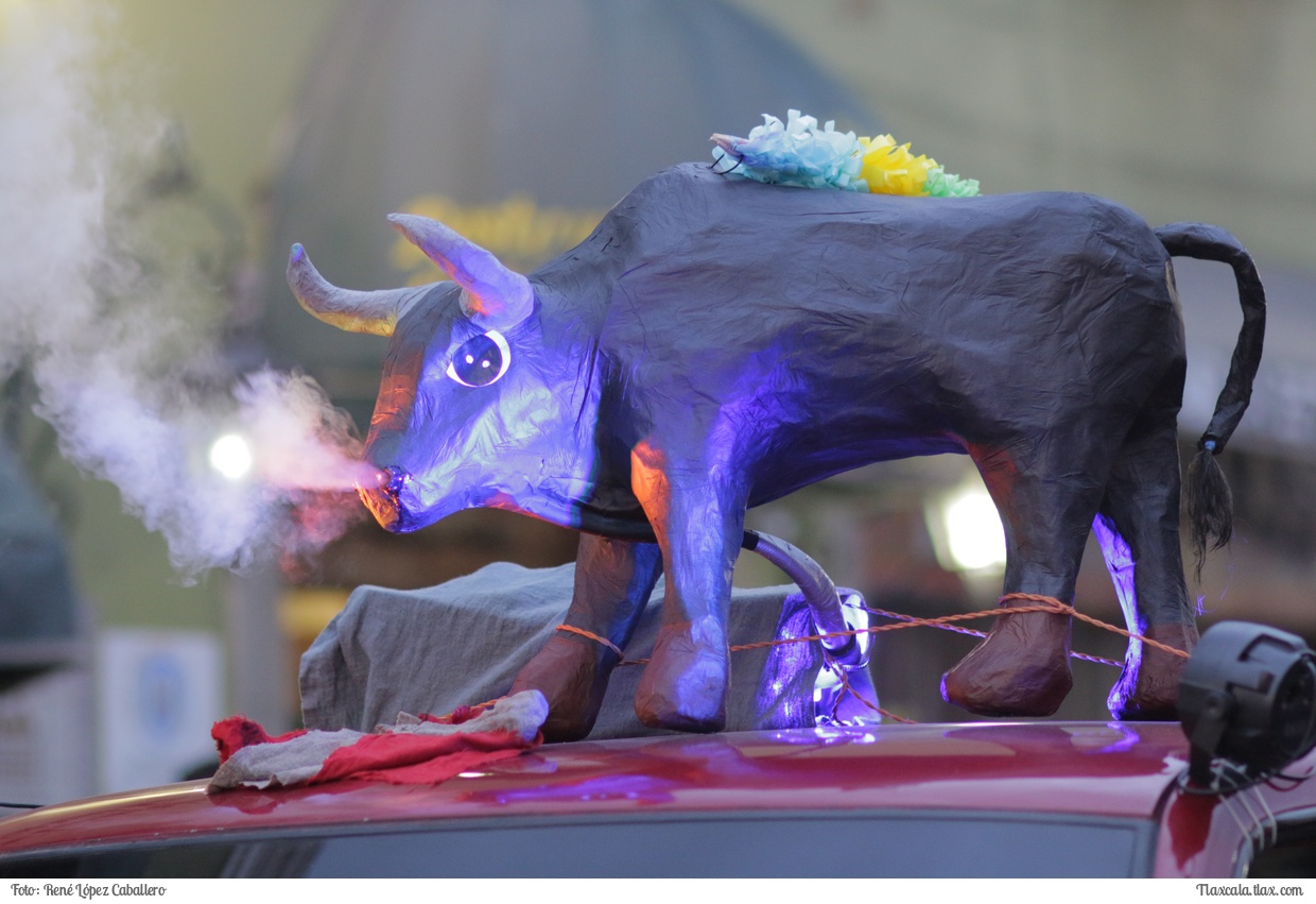 Desfile de la noche de burladeros, Feria Huamantla 2017 - Foto
