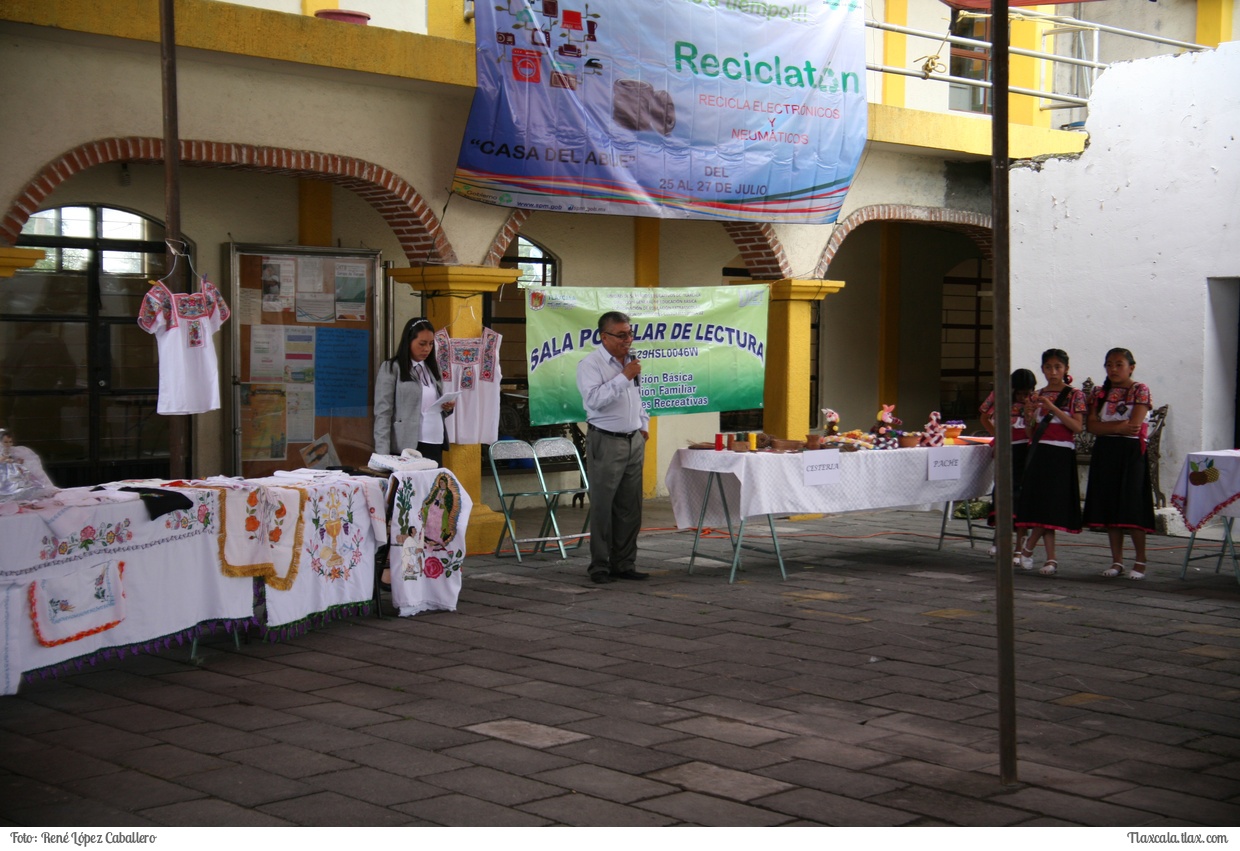 Clausura taller bordado a mquina 2016 - 2017, Profesor Delfino Reyes, San Isidro Buensuceso - Foto
