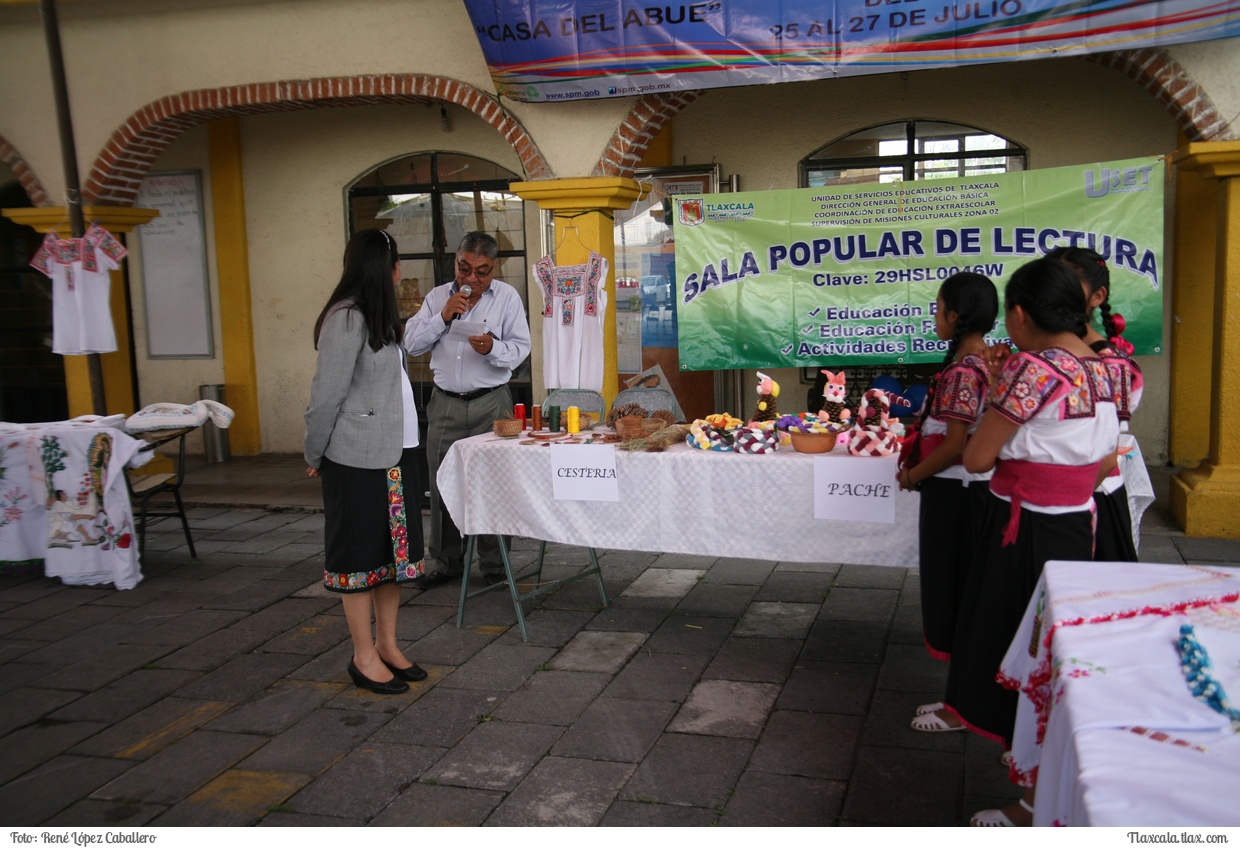 Clausura taller bordado a mquina 2016 - 2017, Profesor Delfino Reyes, San Isidro Buensuceso - Foto