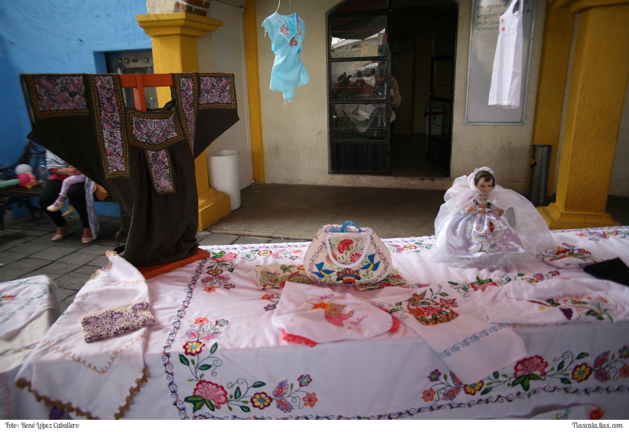 Clausura taller bordado a mquina 2016 - 2017, Profesor Delfino Reyes, San Isidro Buensuceso - Foto